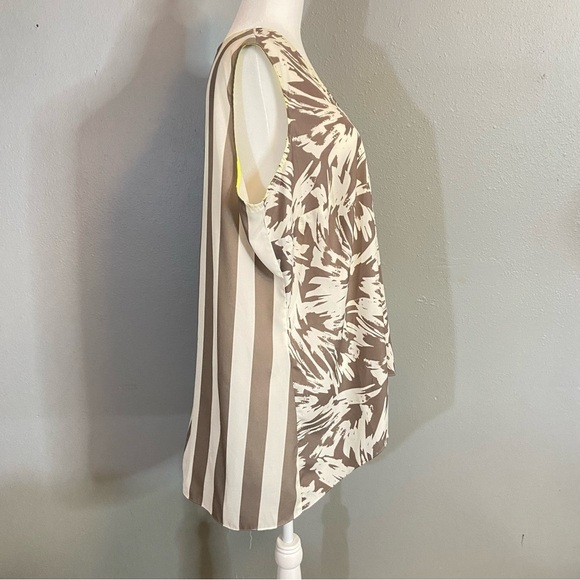 16. Vince Camuto Light Brown & Cream Abstract Multi Patterned Tank Top Size 1X - Picture 6 of 11